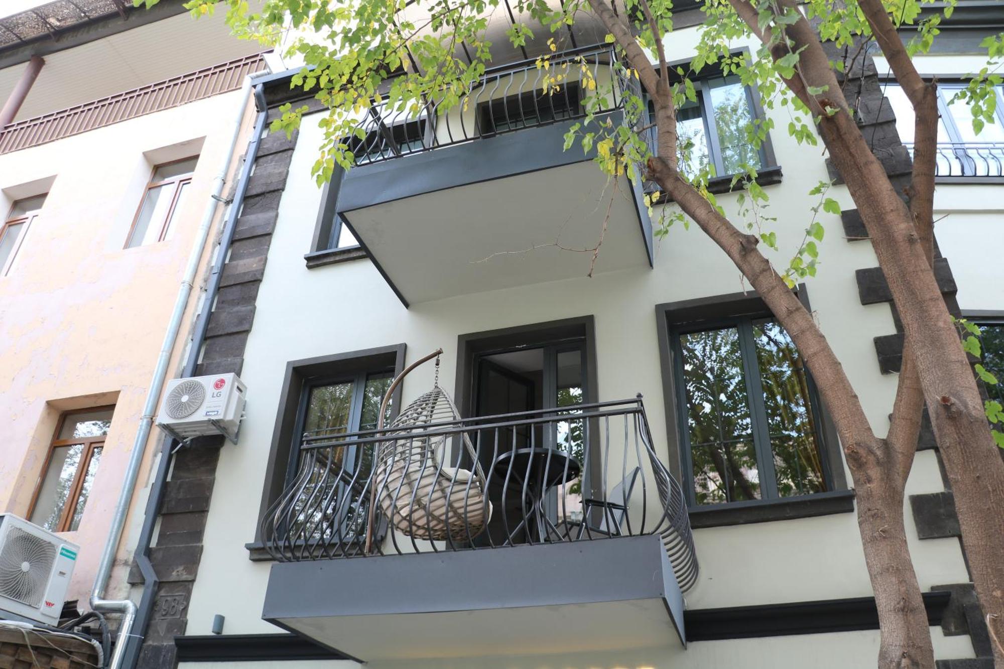 Ser In Hotel Yerevan Exterior photo