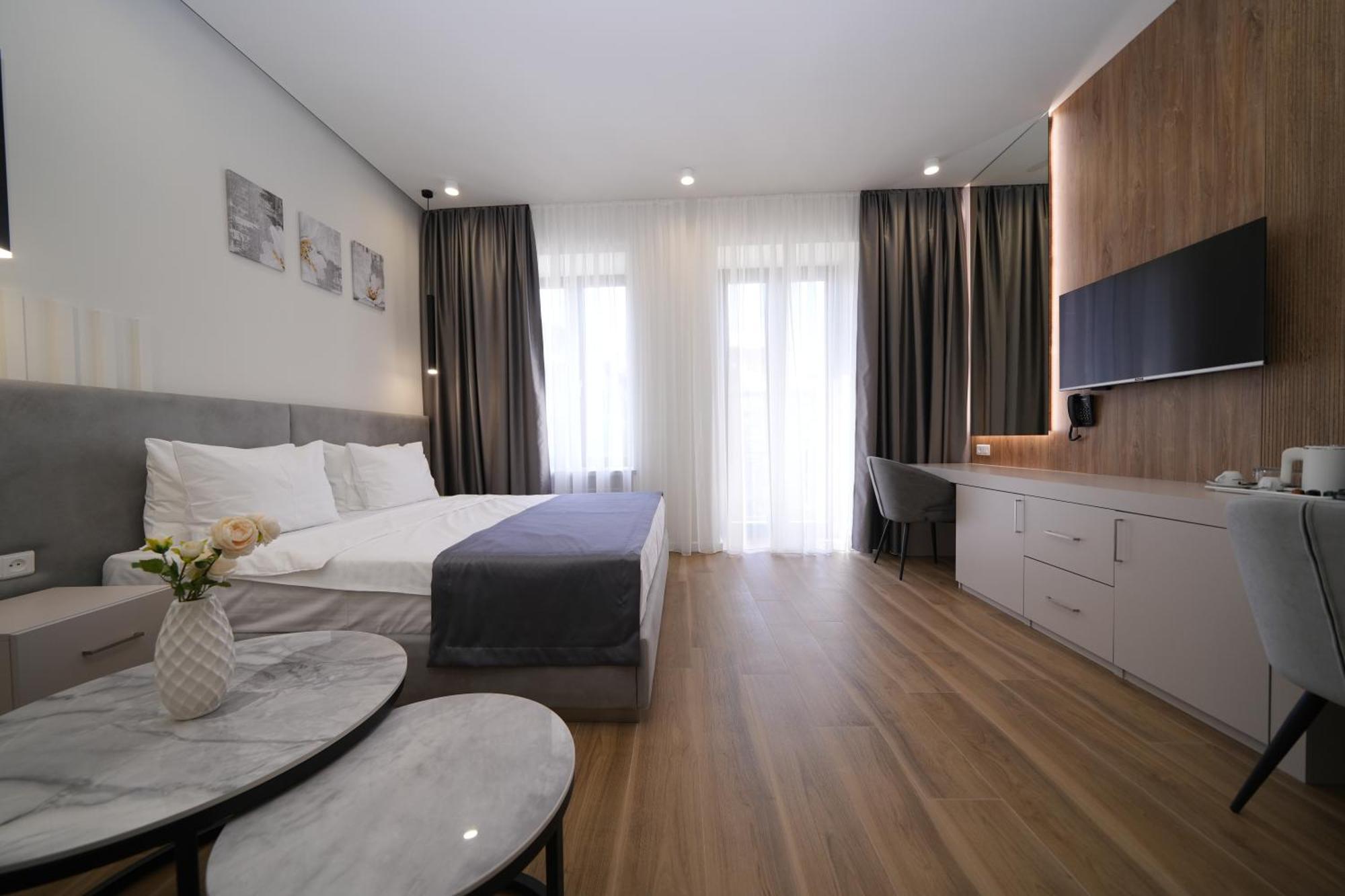 Ser In Hotel Yerevan Exterior photo