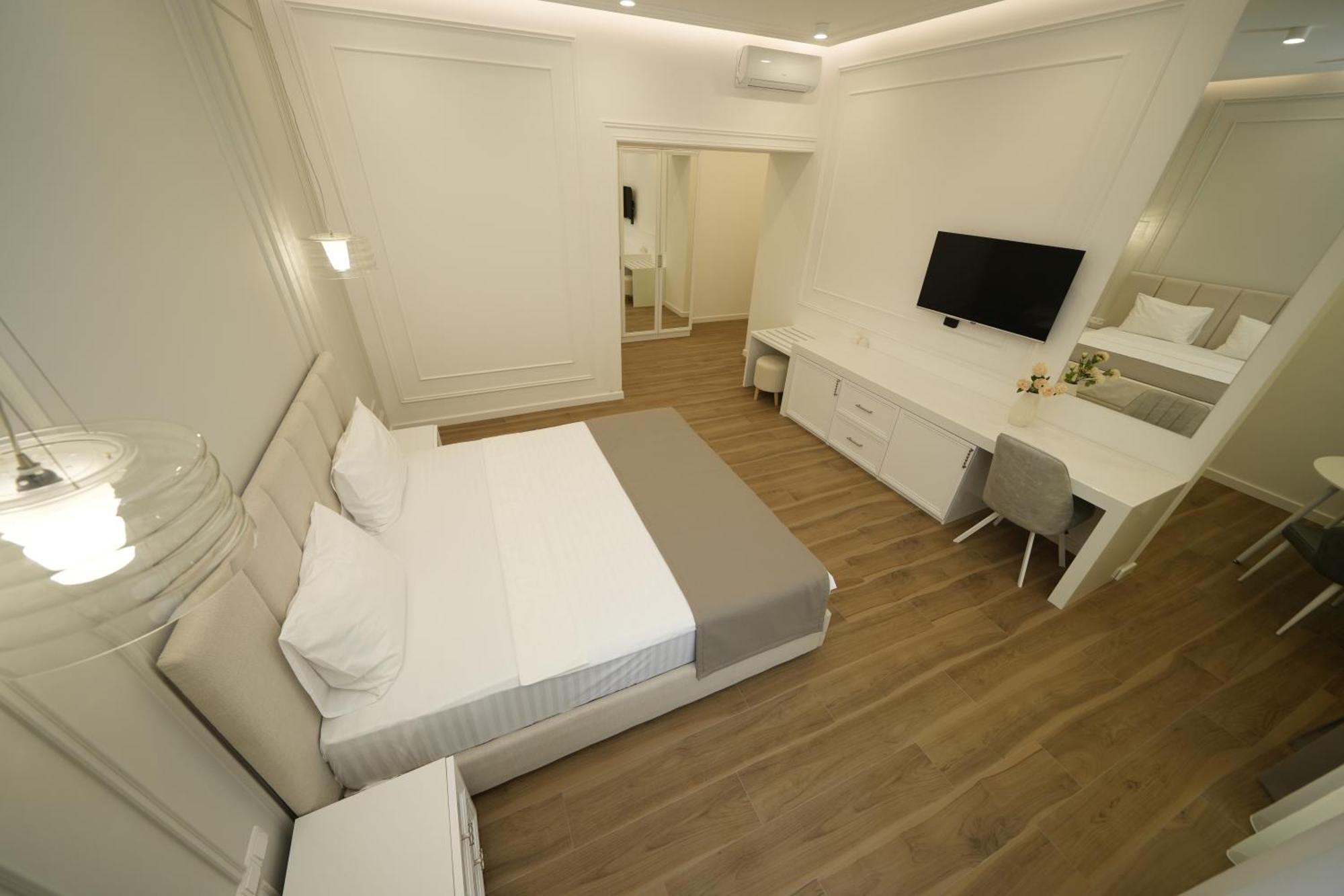 Ser In Hotel Yerevan Exterior photo